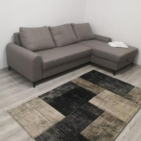 Apartament Cu Doua Camere Târgu Jiu מראה חיצוני תמונה